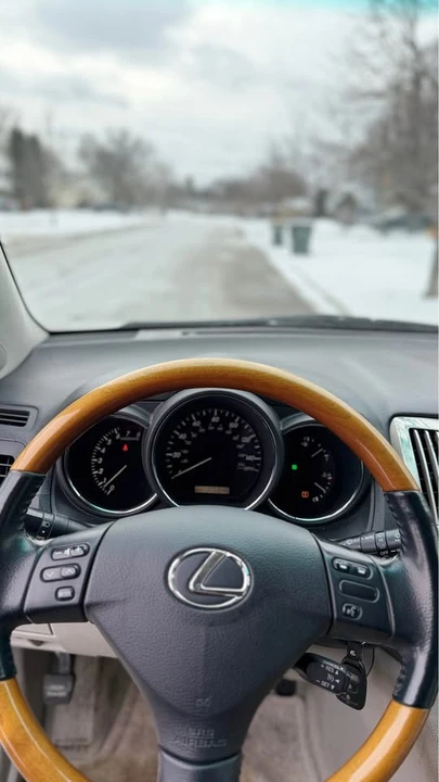 2007 Lexus RX 2nd Gen - Image 11 of 17