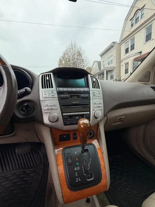 2007 Lexus RX 2nd Gen - Image 16 of 19