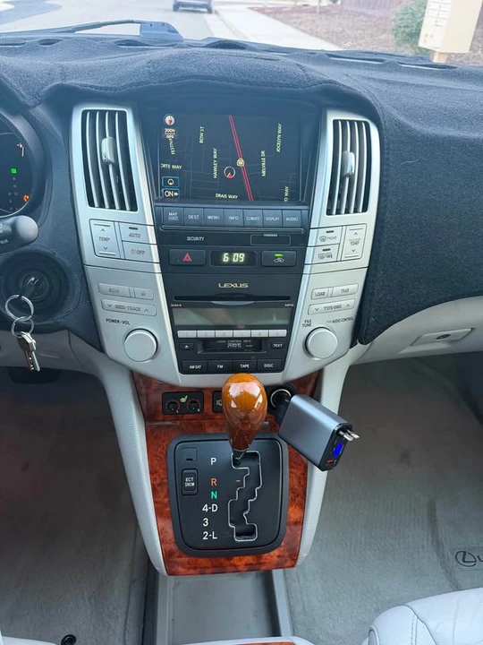 2007 Lexus RX 2nd Gen - Image 11 of 16