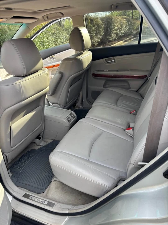 2007 Lexus RX 2nd Gen - Image 11 of 15