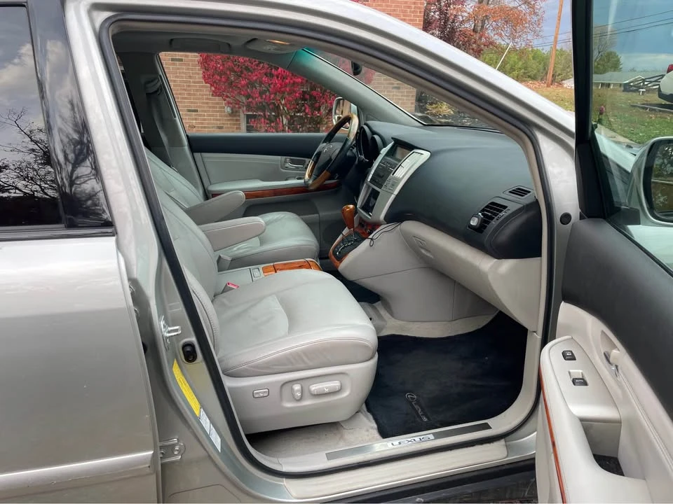 2007 Lexus RX 2nd Gen - Image 9 of 11