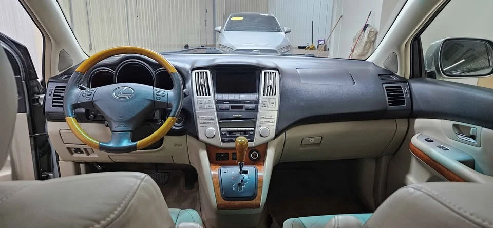 2007 Lexus RX 2nd Gen - Image 6 of 12