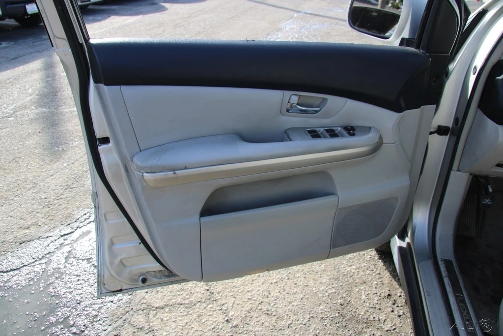 2007 Lexus RX 2nd Gen - Image 11 of 21