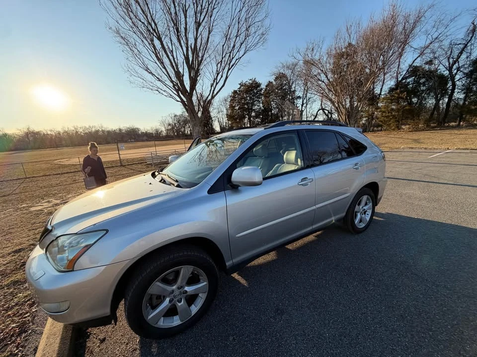 2007 Lexus RX 2nd Gen - Image 2 of 10