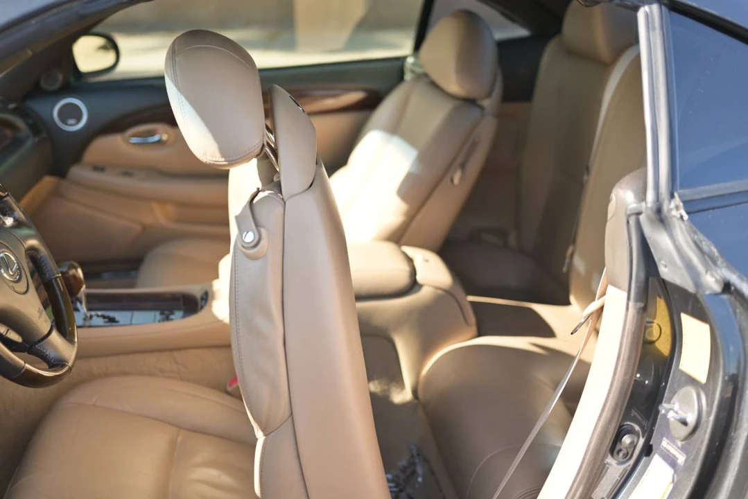 2007 Lexus SC430 - Image 8 of 15