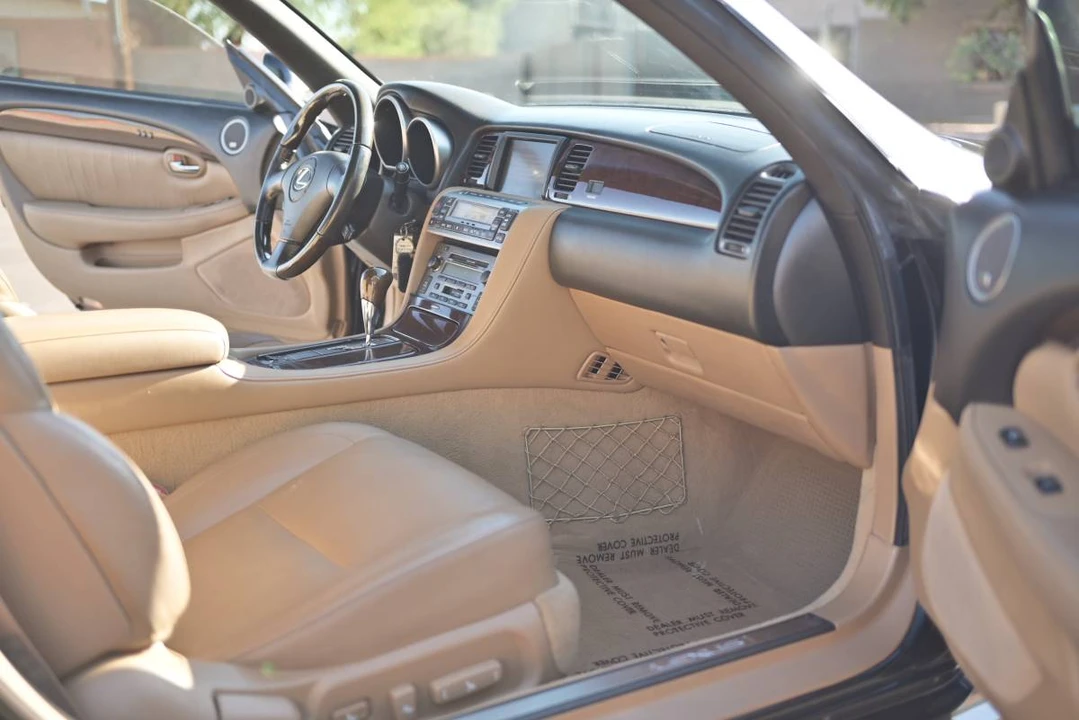 2007 Lexus SC430 - Image 10 of 15