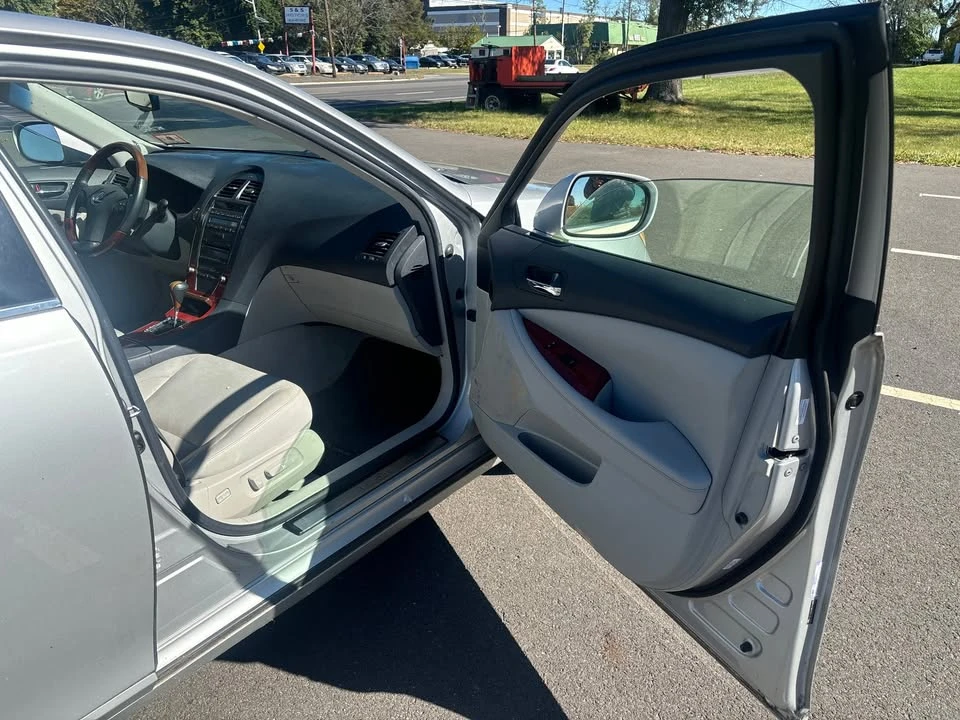 2007 Lexus ES 5th Gen - Image 12 of 17