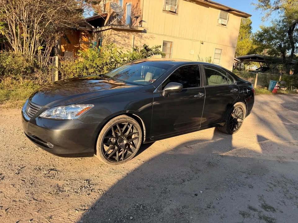 2007 Lexus ES 4th Gen - Image 2 of 10