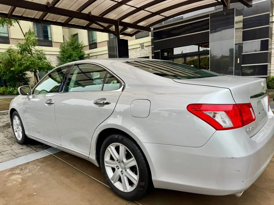 2007 Lexus ES 4th Gen - Image 2 of 11