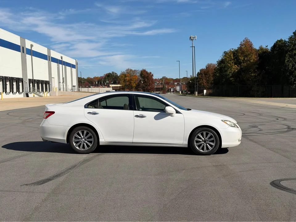 2007 Lexus ES 5th Gen - Image 2 of 15
