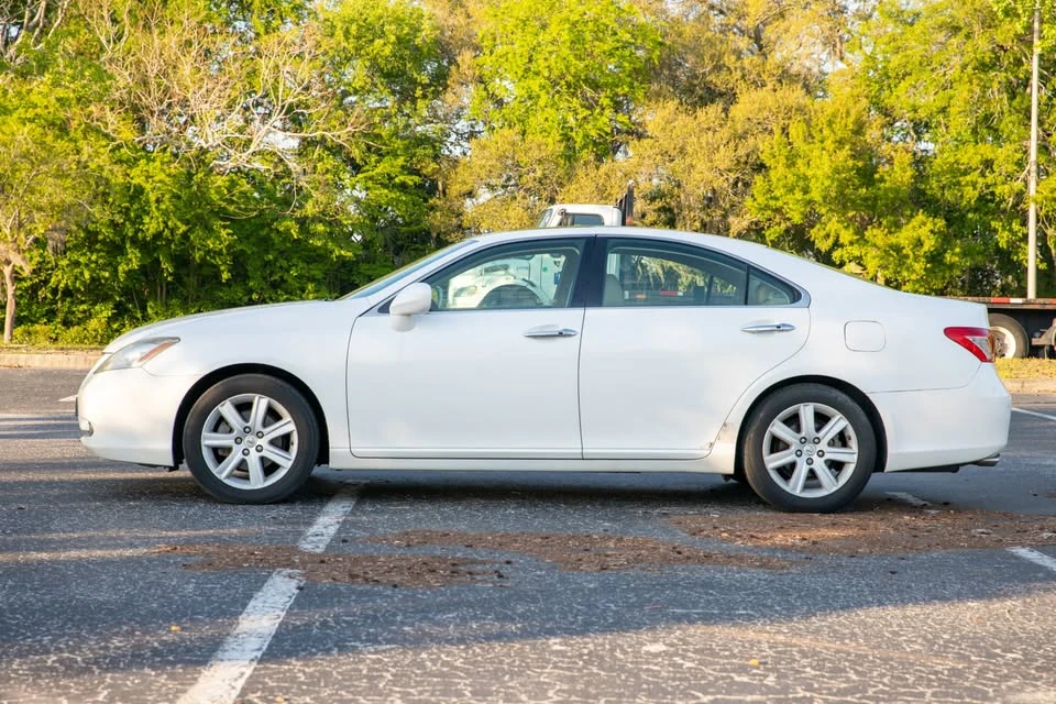 2007 Lexus ES 5th Gen - Image 4 of 12
