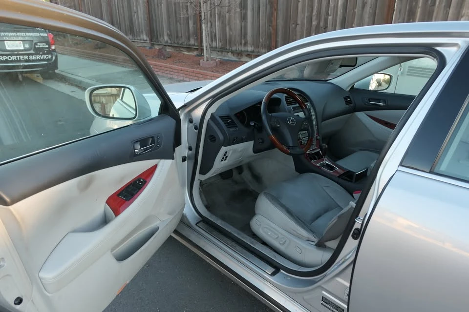 2007 Lexus ES 5th Gen - Image 4 of 16