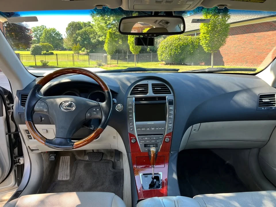 2007 Lexus ES 5th Gen - Image 9 of 14