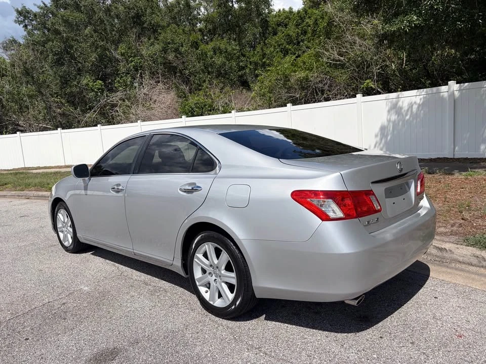 2007 Lexus ES 5th Gen - Image 2 of 10