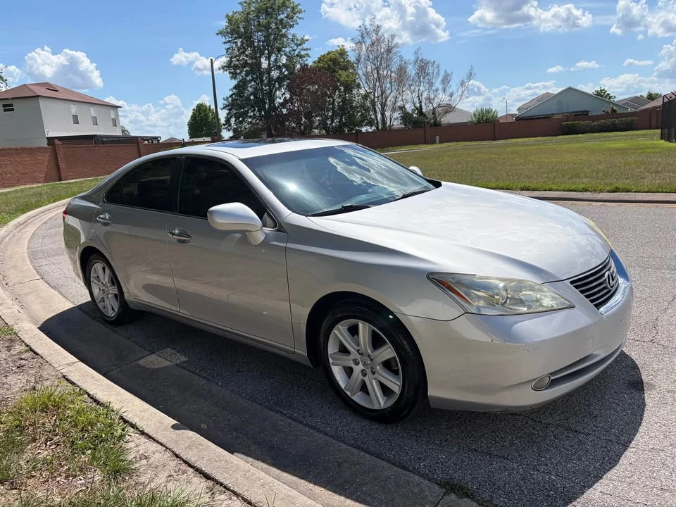 2007 Lexus ES 5th Gen - Image 4 of 10