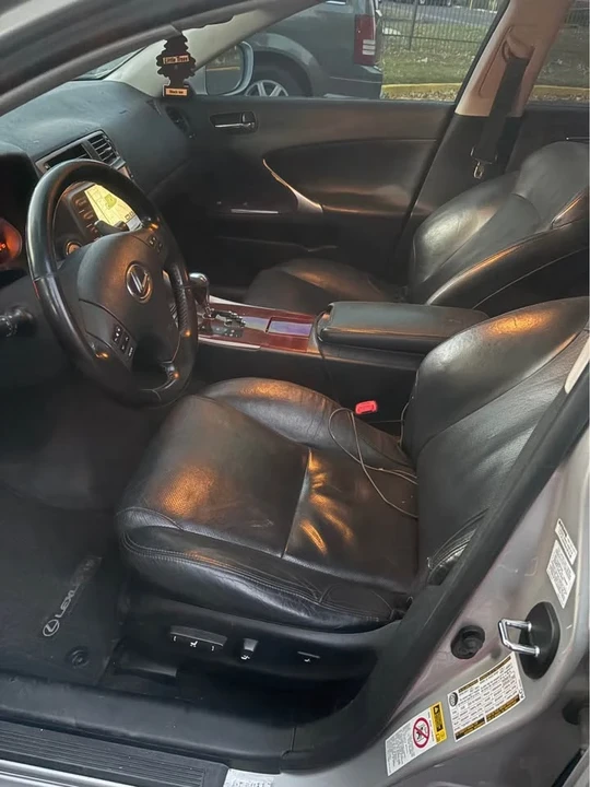 2007 Lexus IS 2nd Gen - Image 4 of 10