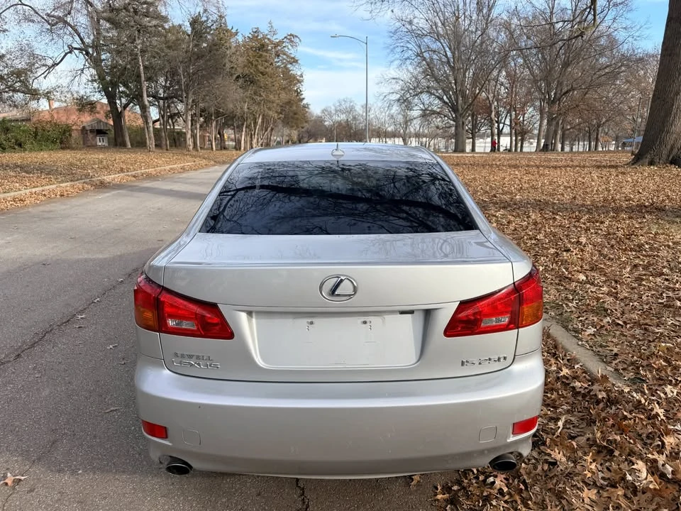 2007 Lexus IS 2nd Gen - Image 4 of 15