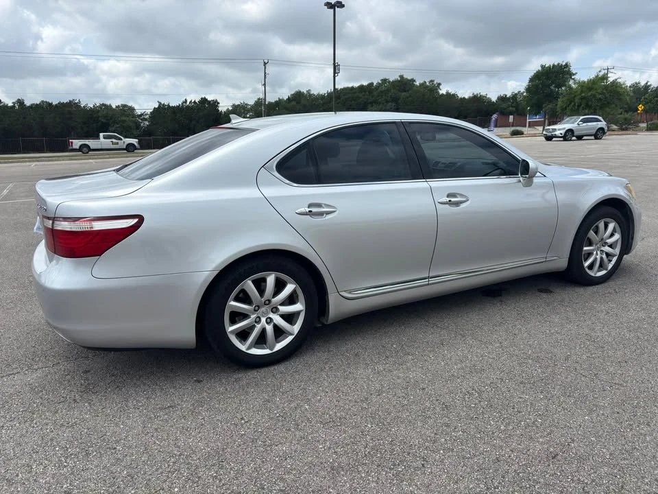 2007 Lexus LS 4th Gen - Image 9 of 12