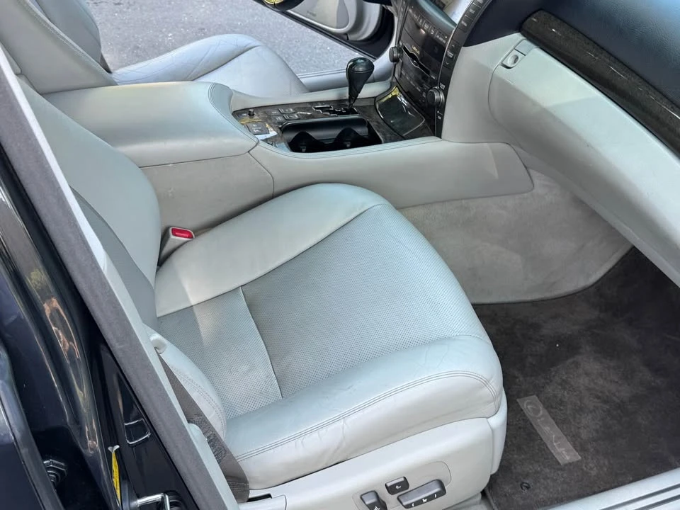 2007 Lexus LS 4th Gen - Image 12 of 16