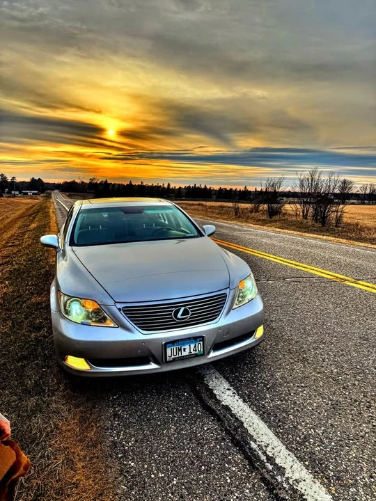 2007 Lexus LS 4th Gen - Image 10 of 13