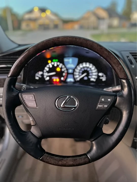 2007 Lexus LS 4th Gen - Image 16 of 19