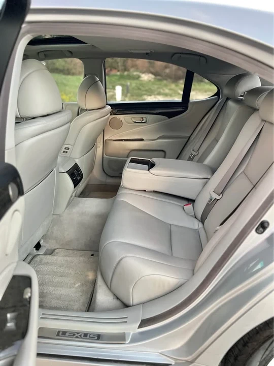 2007 Lexus LS 4th Gen - Image 8 of 19