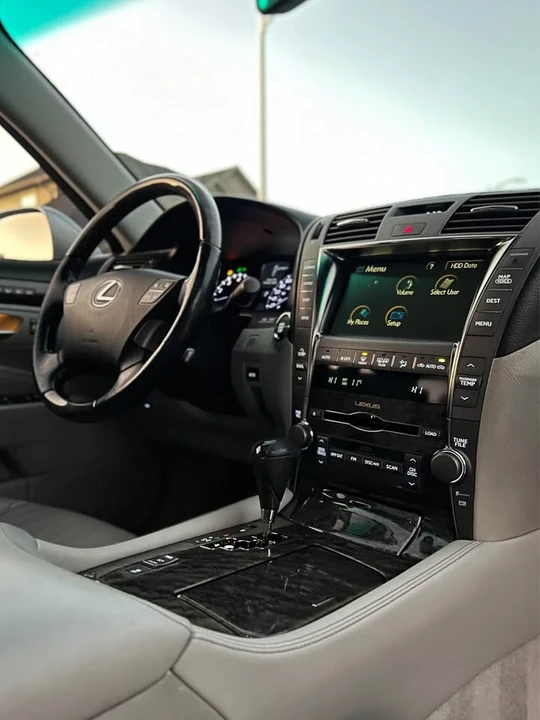 2007 Lexus LS 4th Gen - Image 13 of 19