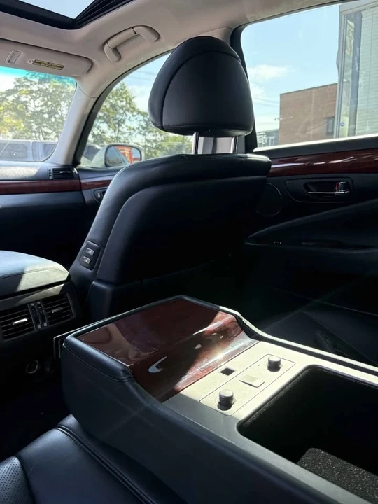 2007 Lexus LS 4th Gen - Image 16 of 17