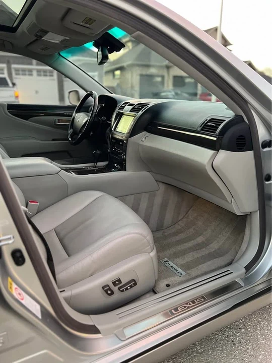 2007 Lexus LS 4th Gen - Image 12 of 19