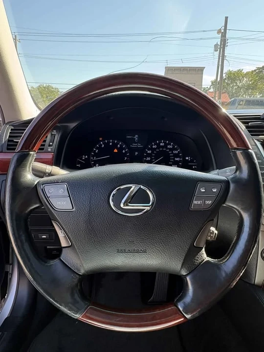 2007 Lexus LS 4th Gen - Image 9 of 17