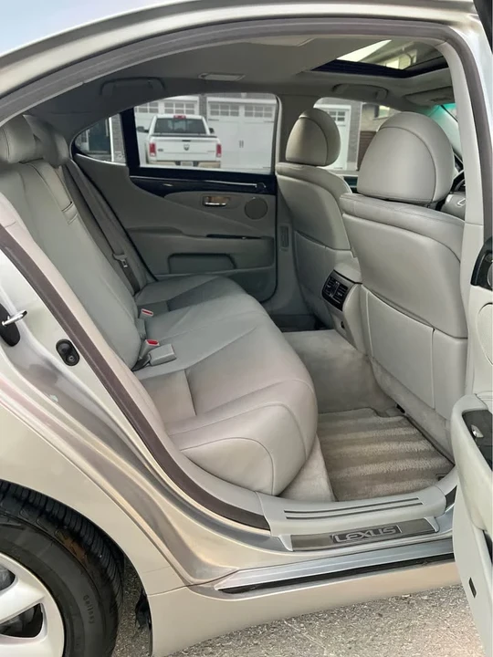 2007 Lexus LS 4th Gen - Image 11 of 19