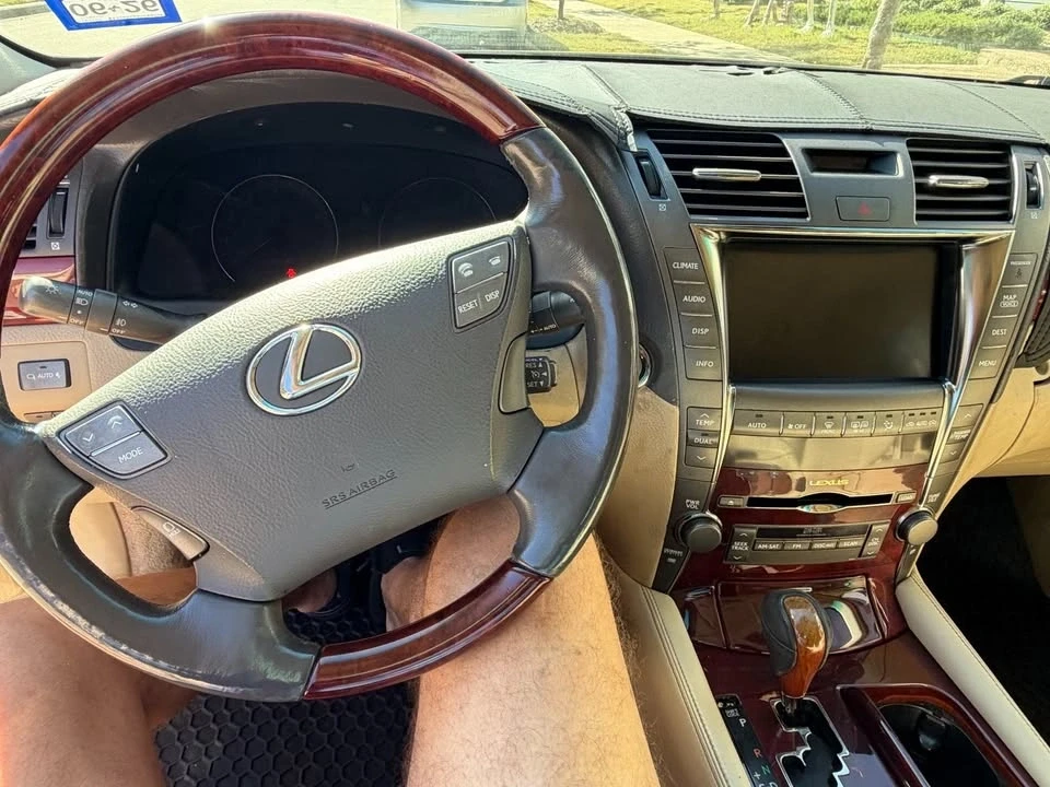2007 Lexus LS 4th Gen - Image 16 of 18