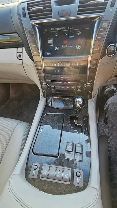 2007 Lexus LS 4th Gen - Image 11 of 16