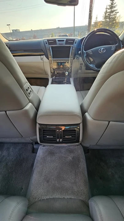 2007 Lexus LS 4th Gen - Image 15 of 16