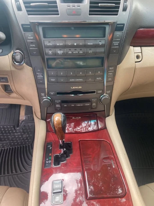 2007 Lexus LS 4th Gen - Image 9 of 19