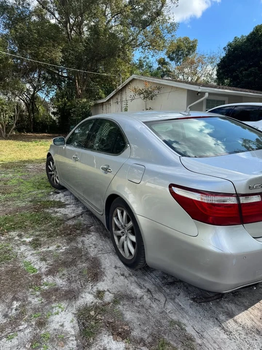 2007 Lexus LS 4th Gen - Image 7 of 8
