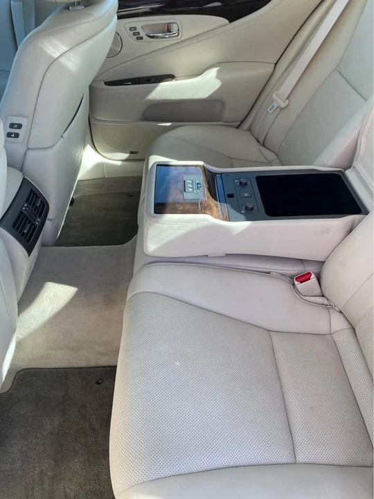 2007 Lexus LS 4th Gen - Image 11 of 13