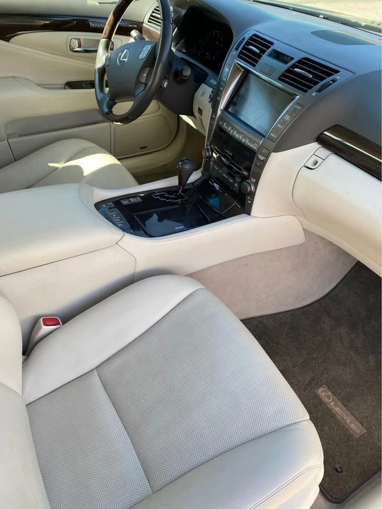 2007 Lexus LS 4th Gen - Image 8 of 13
