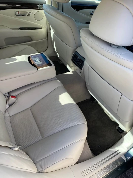 2007 Lexus LS 4th Gen - Image 10 of 13