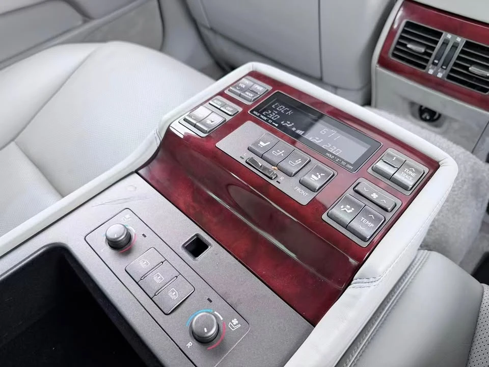 2007 Lexus LS 4th Gen - Image 17 of 20
