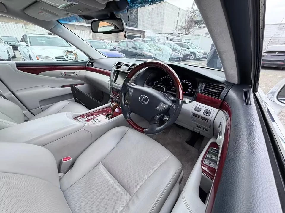 2007 Lexus LS 4th Gen - Image 18 of 20