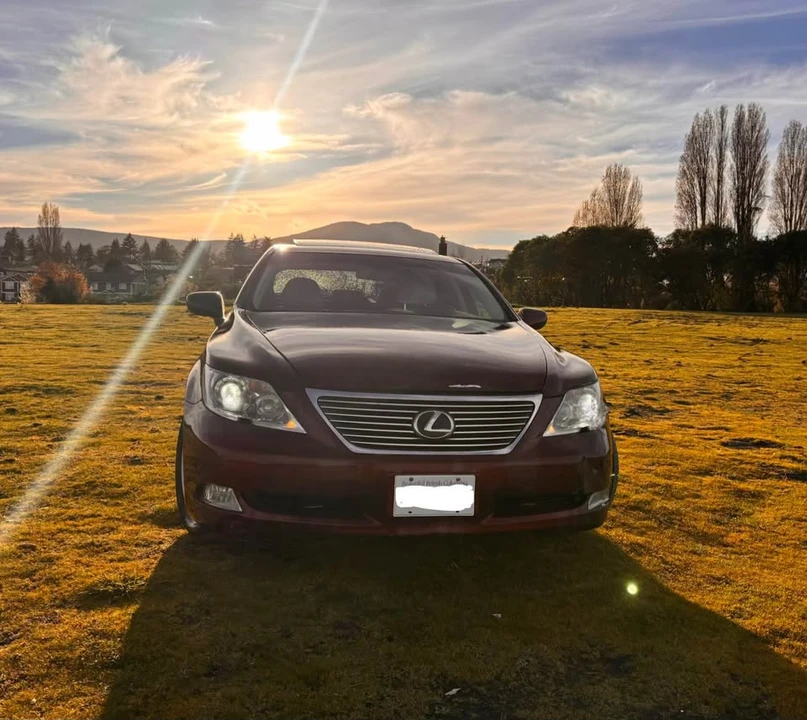2007 Lexus LS 4th Gen - Image 8 of 18