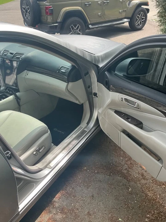 2007 Lexus LS 4th Gen - Image 12 of 13