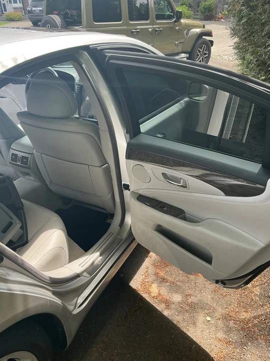 2007 Lexus LS 4th Gen - Image 11 of 13