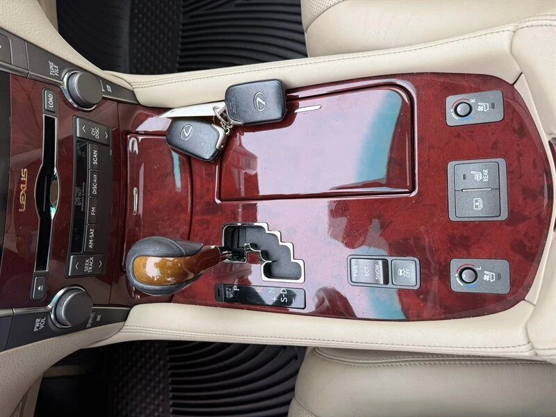 2007 Lexus LS 4th Gen - Image 11 of 16