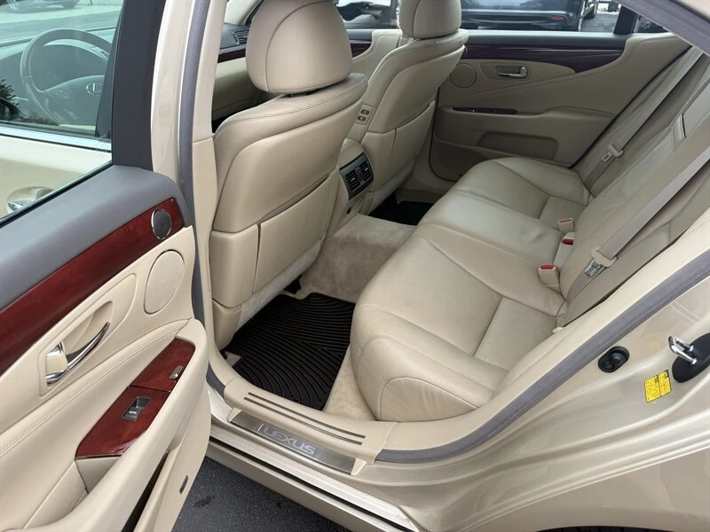 2007 Lexus LS 4th Gen - Image 13 of 16