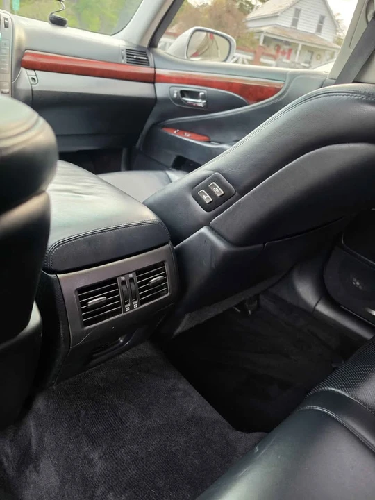 2007 Lexus LS 4th Gen - Image 17 of 20