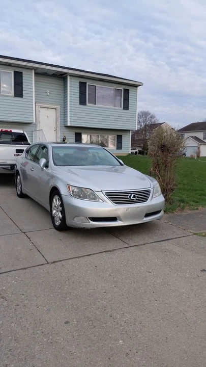 2007 Lexus LS 4th Gen - Image 2 of 19