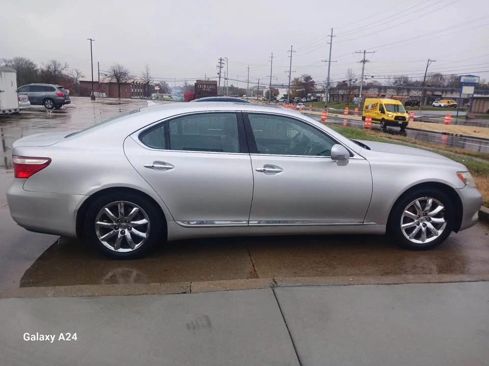 2007 Lexus LS 4th Gen - Image 17 of 19
