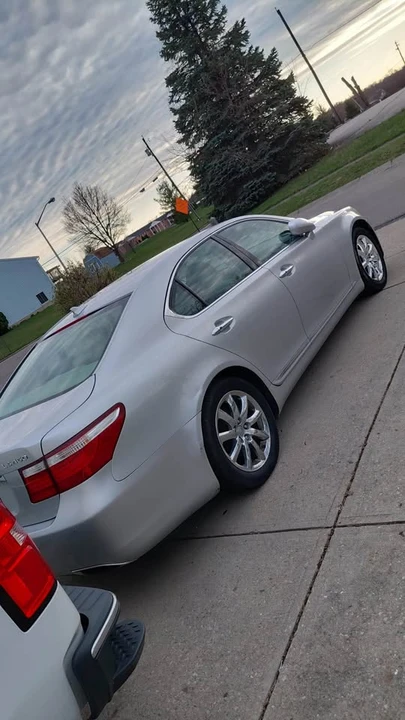 2007 Lexus LS 4th Gen - Image 12 of 19